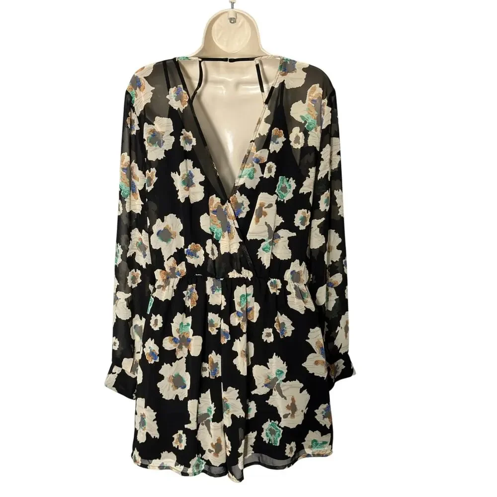 ASTR Floral‎ Long Sleeve Romper Size L